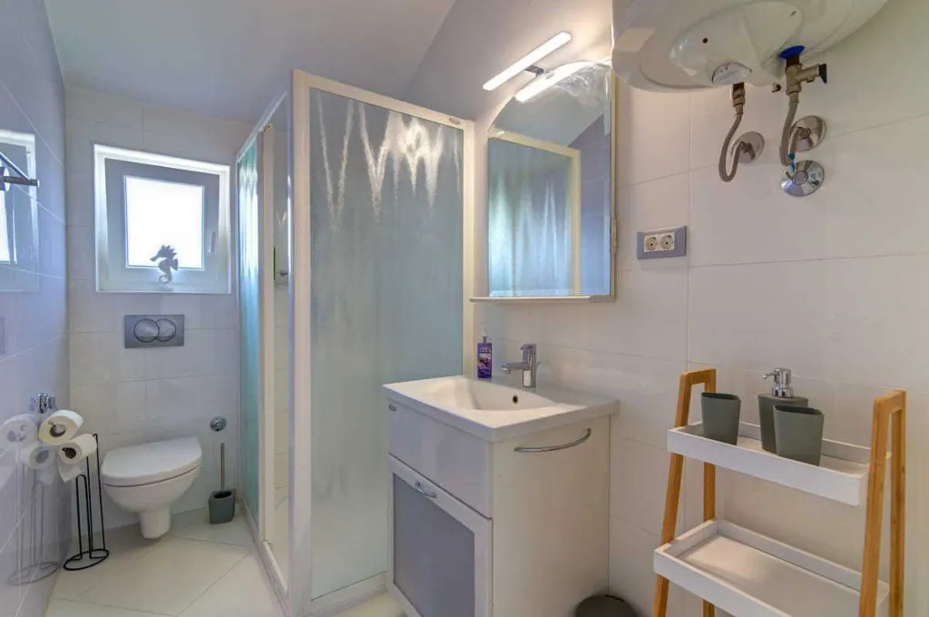 Saltwater Pool Villa in Grizane for up to 10