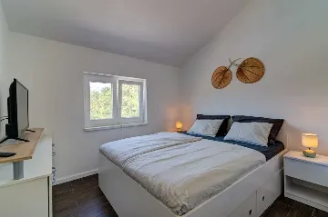 Saltwater Pool Villa in Grizane for up to 10