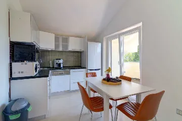 Saltwater Pool Villa in Grizane for up to 10