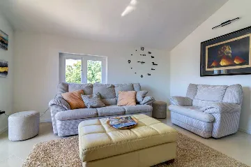 Saltwater Pool Villa in Grizane for up to 10