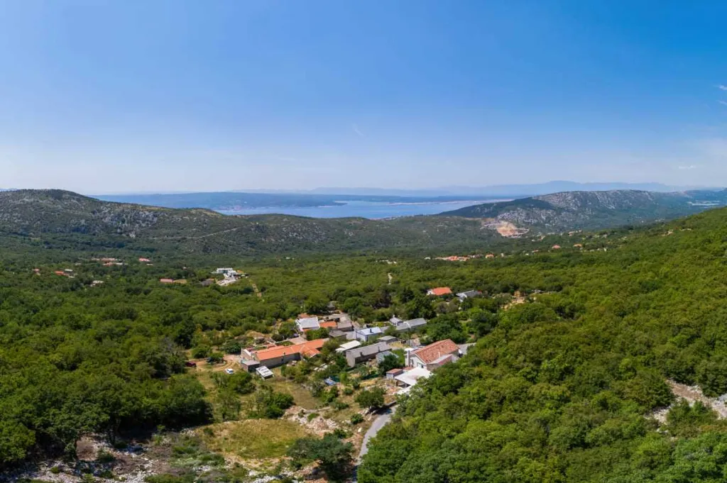 Grizane 4-Bedroom Villa for Up to 10 Guests