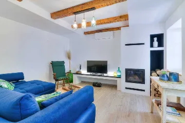 Grizane 4-Bedroom Villa for Up to 10 Guests