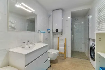 Grizane 4-Bedroom Villa for Up to 10 Guests