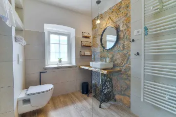 Grizane 4-Bedroom Villa for Up to 10 Guests