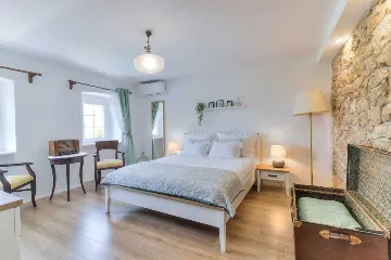 Grizane 4-Bedroom Villa for Up to 10 Guests