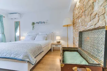 Grizane 4-Bedroom Villa for Up to 10 Guests