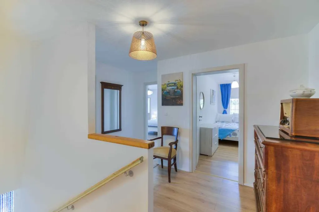 Grizane 4-Bedroom Villa for Up to 10 Guests