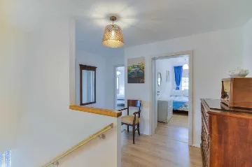 Grizane 4-Bedroom Villa for Up to 10 Guests