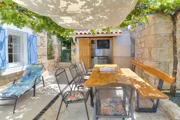 Grizane 4-Bedroom Villa for Up to 10 Guests