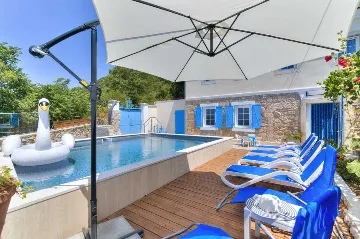 Grizane 4-Bedroom Villa for Up to 10 Guests