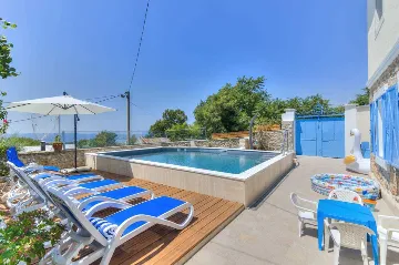 Grizane 4-Bedroom Villa for Up to 10 Guests