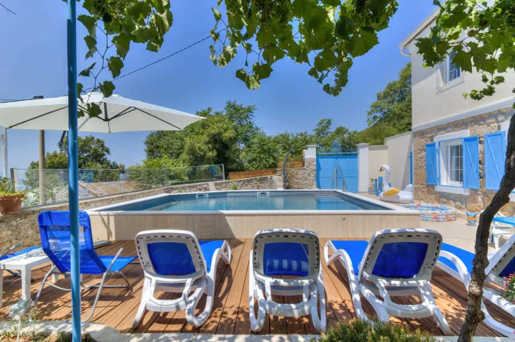 Grizane 4-Bedroom Villa for Up to 10 Guests