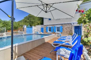 Grizane 4-Bedroom Villa for Up to 10 Guests