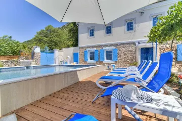 Grizane 4-Bedroom Villa for Up to 10 Guests