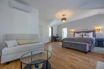 Bribir Villa for Up to 10 Guests with 5 En-Suites