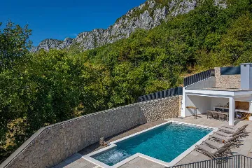 Bribir Villa for Up to 10 Guests with 5 En-Suites