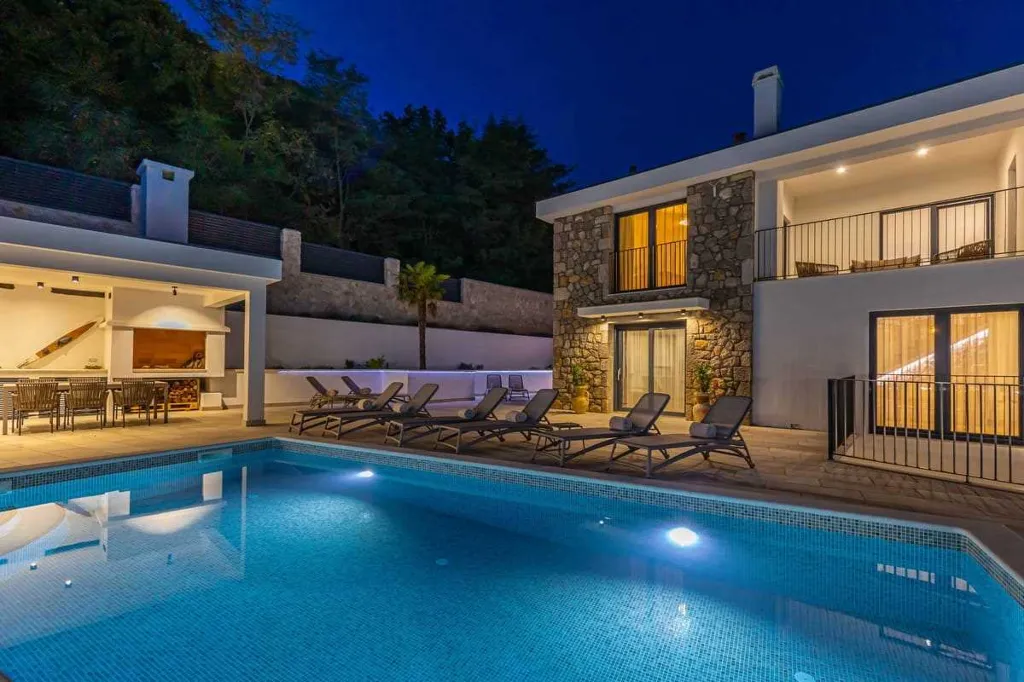 Bribir Villa for Up to 10 Guests with 5 En-Suites
