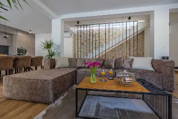 Bribir Villa for Up to 10 Guests with 5 En-Suites