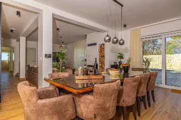 Bribir Villa for Up to 10 Guests with 5 En-Suites