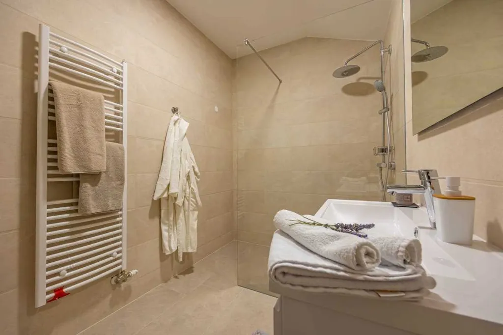 Bribir Villa for Up to 10 Guests with 5 En-Suites