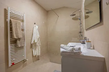 Bribir Villa for Up to 10 Guests with 5 En-Suites