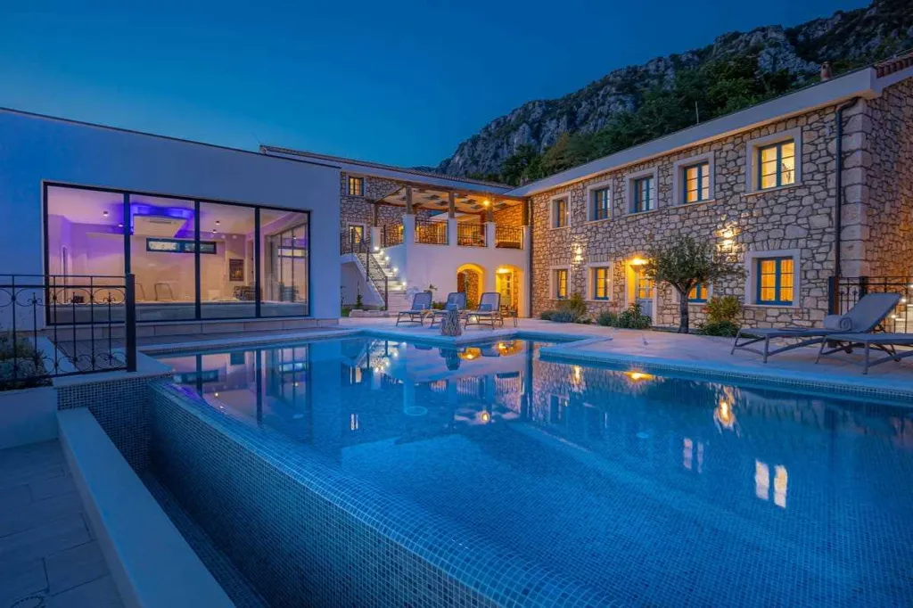 Bribir Villa for Up to 10 Guests with Pools