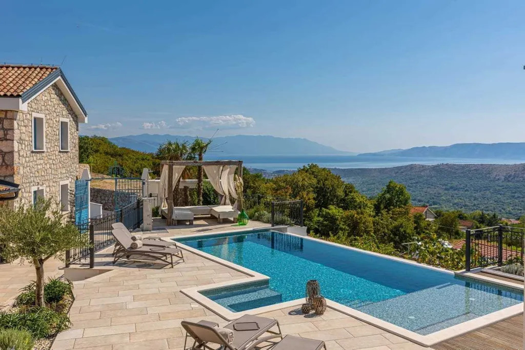 Bribir Villa for Up to 10 Guests with Pools