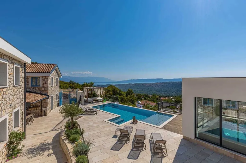 Bribir Villa for Up to 10 Guests with Pools
