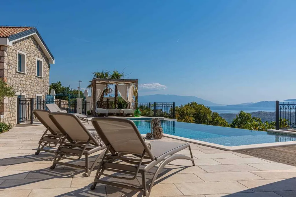 Bribir Villa for Up to 10 Guests with Pools
