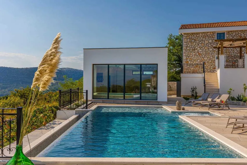 Bribir Villa for Up to 10 Guests with Pools