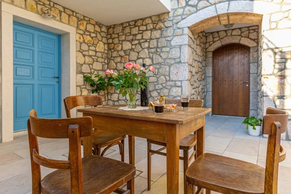 Bribir Villa for Up to 10 Guests with Pools