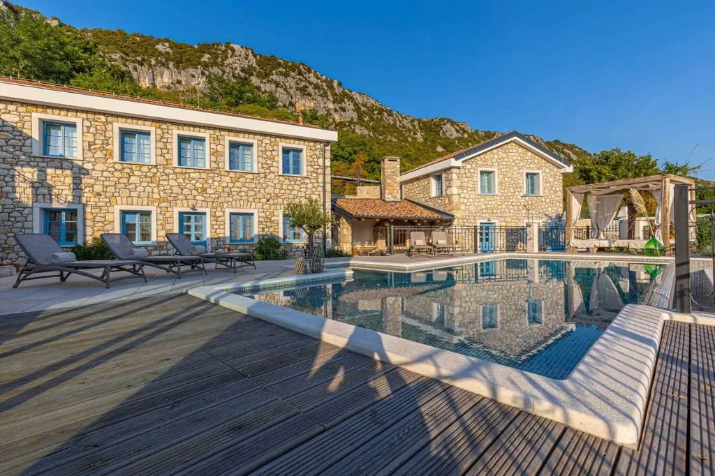 Bribir Villa for Up to 10 Guests with Pools
