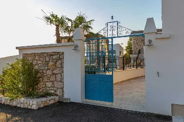 Bribir Villa for Up to 10 Guests with Pools