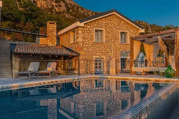 Bribir Villa for Up to 10 Guests with Pools