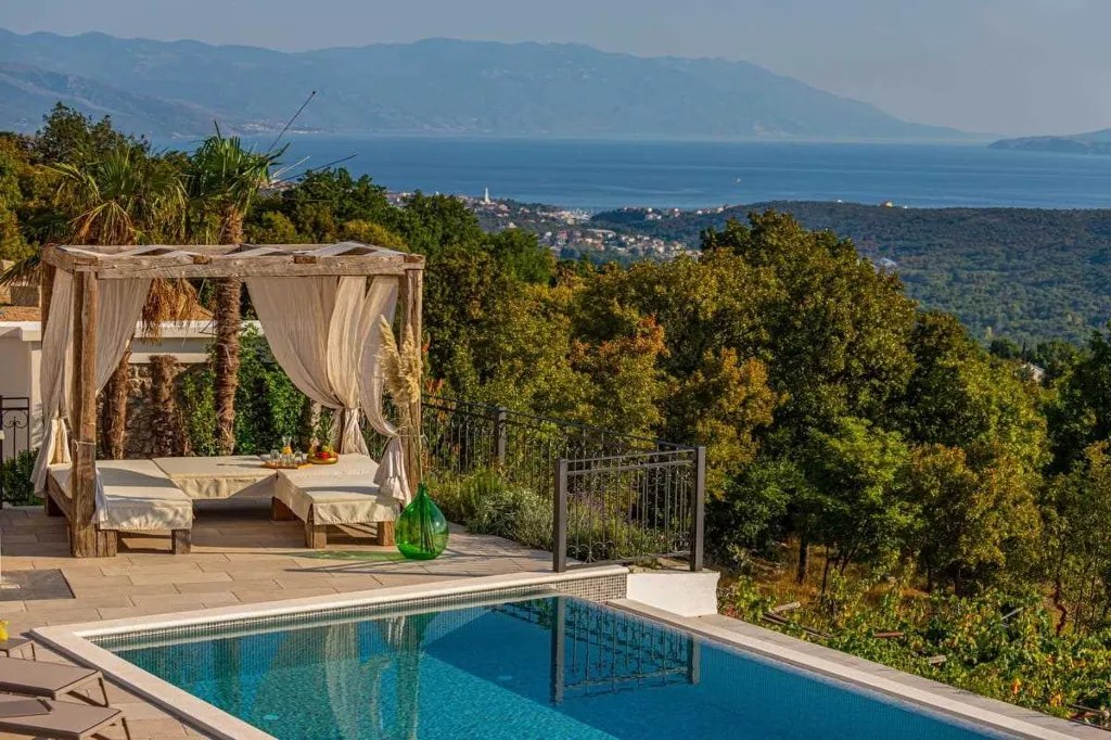 Bribir Villa for Up to 10 Guests with Pools