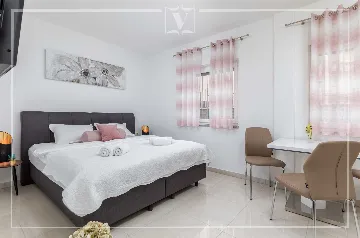 Contemporary Studio Apartment in Pula