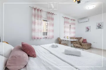 Contemporary Studio Apartment in Pula