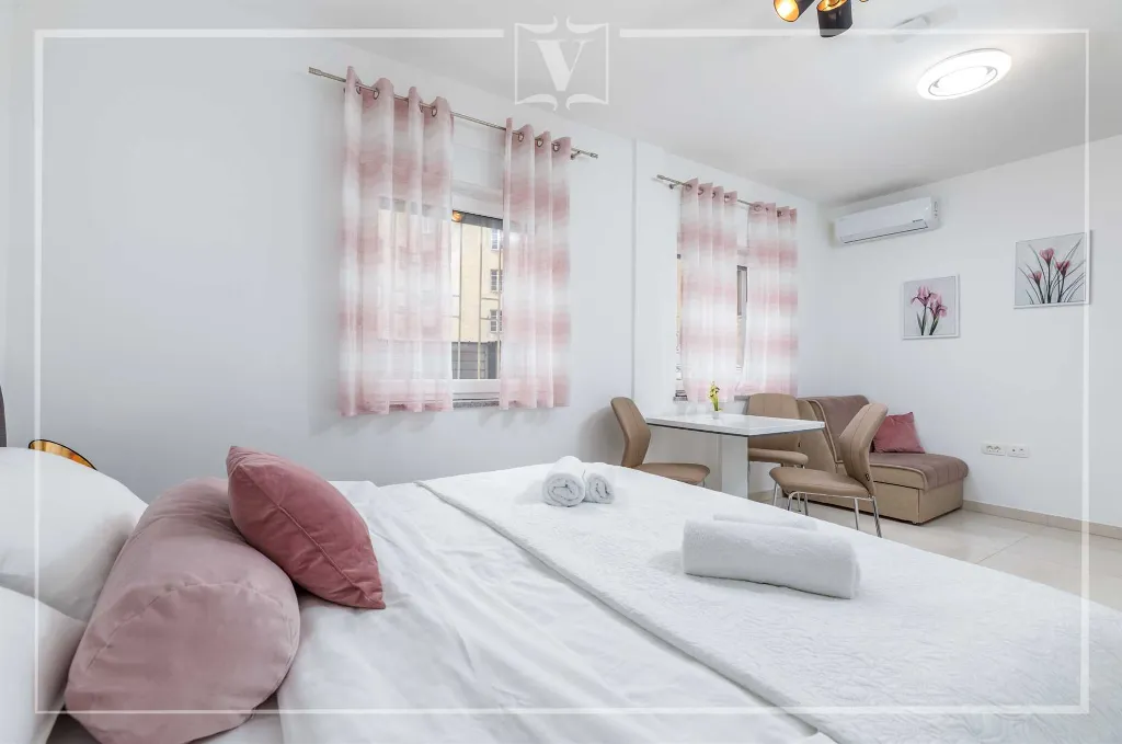 Contemporary Studio Apartment in Pula