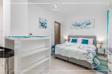 Pula Studio Apartment for 2 with Private Terrace