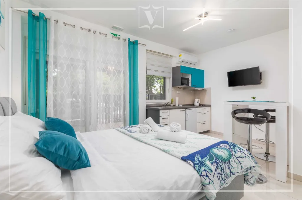 Pula Studio Apartment for 2 with Private Terrace