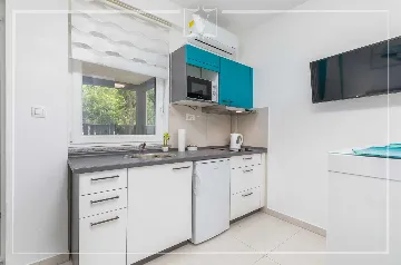 Pula Studio Apartment for 2 with Private Terrace