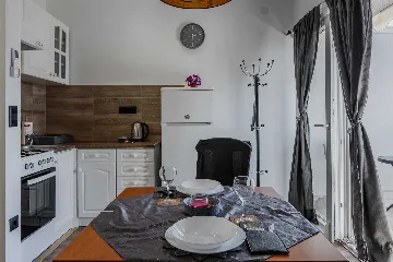 Studio Apartment in Vir for 2–3 Guests