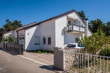 Vir Studio Apartment for 3–4 with Balcony