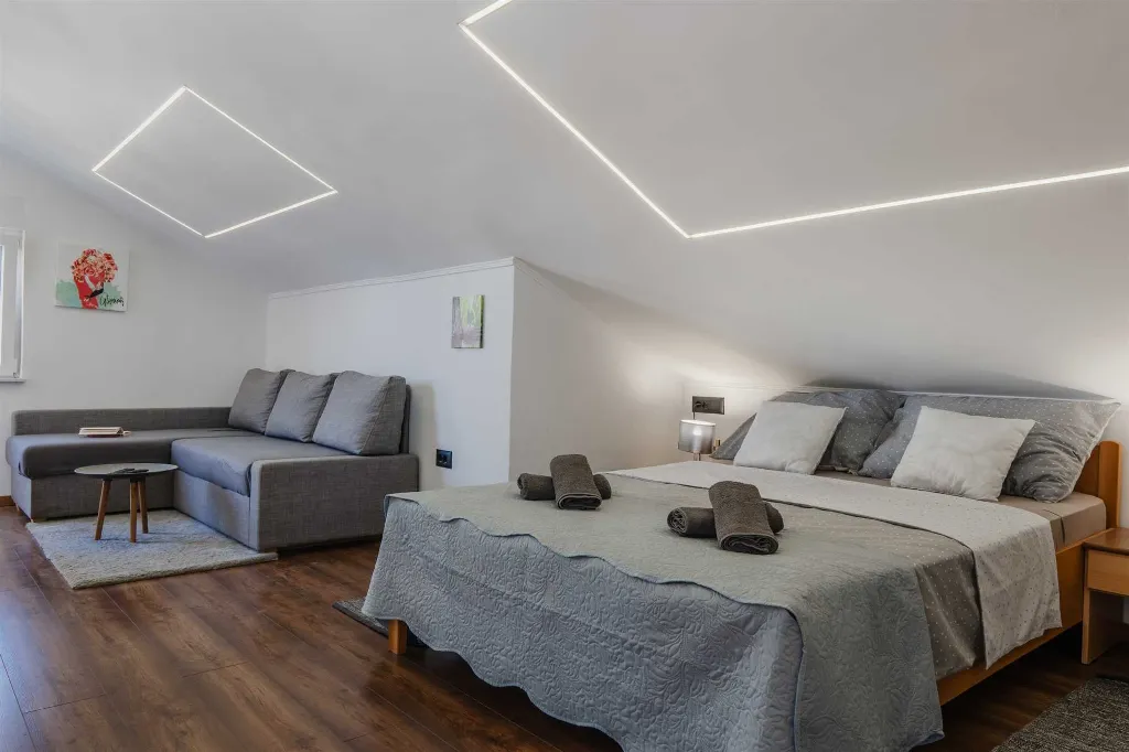 Vir Studio Apartment for 3–4 with Balcony