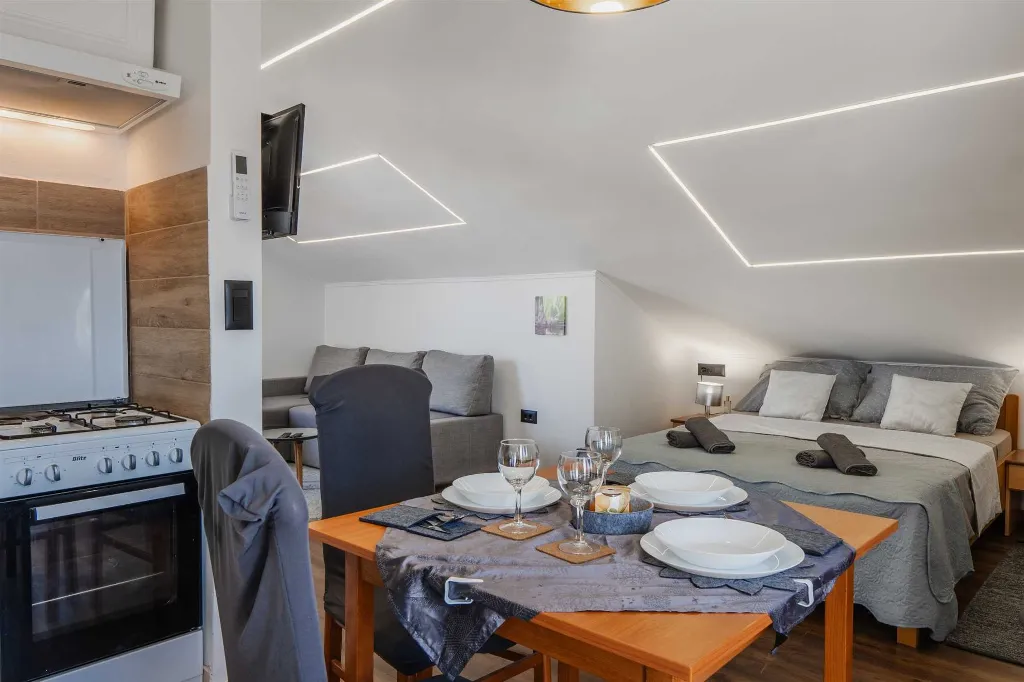 Vir Studio Apartment for 3–4 with Balcony