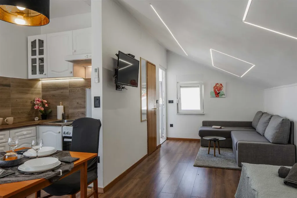 Vir Studio Apartment for 3–4 with Balcony