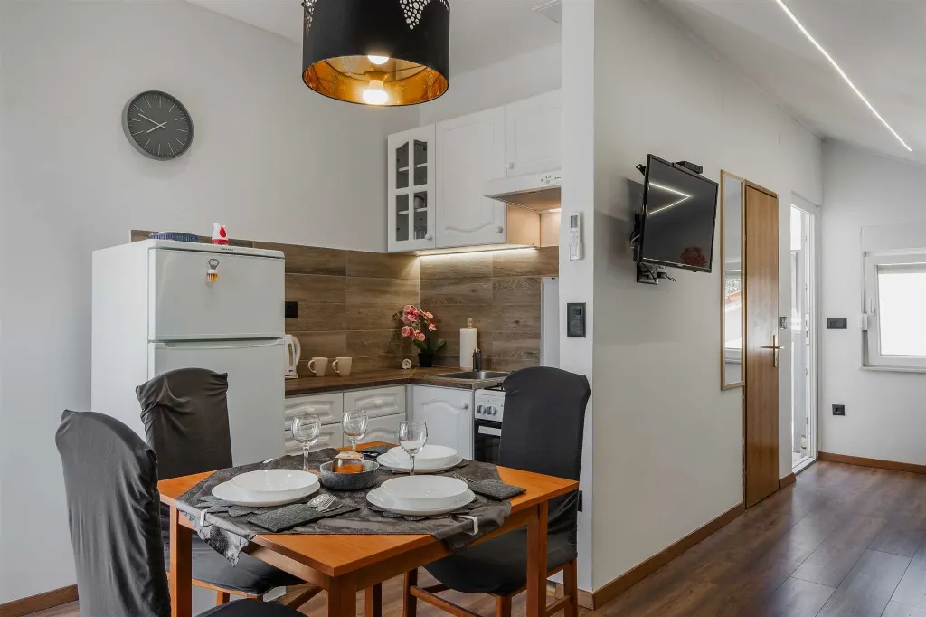 Vir Studio Apartment for 3–4 with Balcony