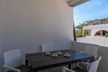 1-Bedroom Air-Conditioned Apartment in Vir