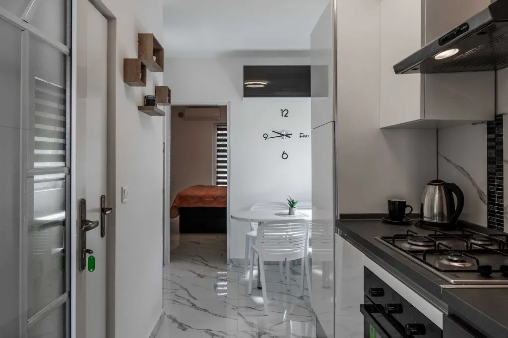 1-Bedroom Air-Conditioned Apartment in Vir