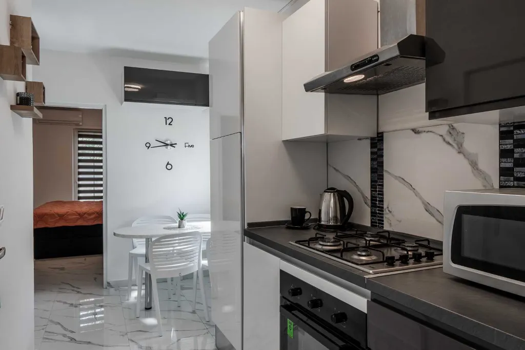 1-Bedroom Air-Conditioned Apartment in Vir